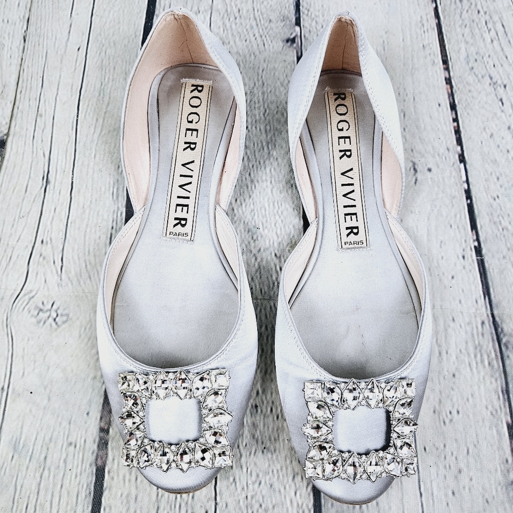 Silver flats with sparkly crystal like buckle toe detail